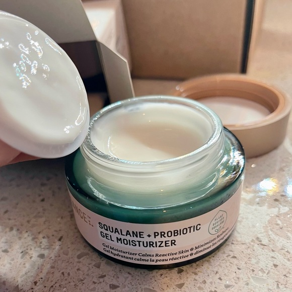 Moisturizer - Picture 3 of 4